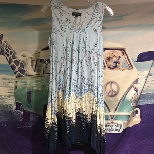 Cute Flowy Floral Dress w/ POCKETS!!!